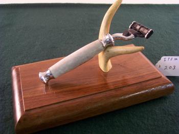 Image of Antler Razor & Stand